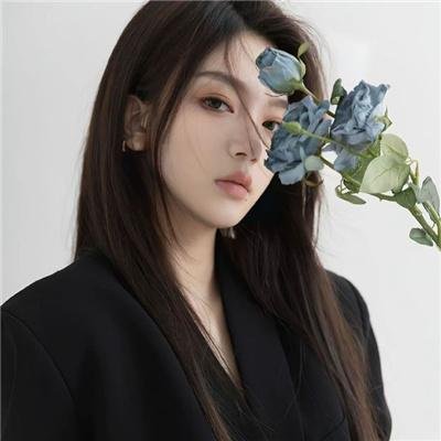 队友太弱所以贯彻辅助的宫廷魔法师，惨遭流放目标却是最强